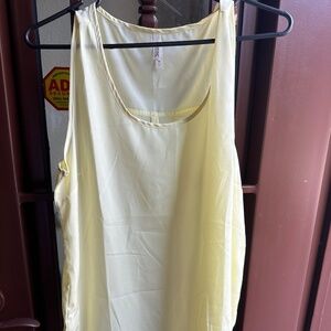 Mountain Khakis W's Emma Tank in Lemonade. Size Medium. NWT